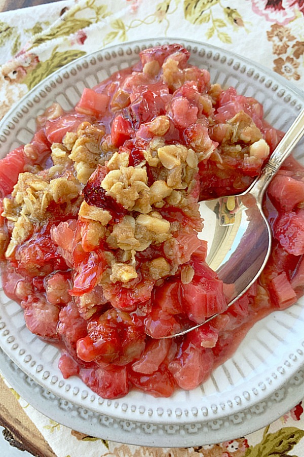 plate of strawberry rhubarb crisp