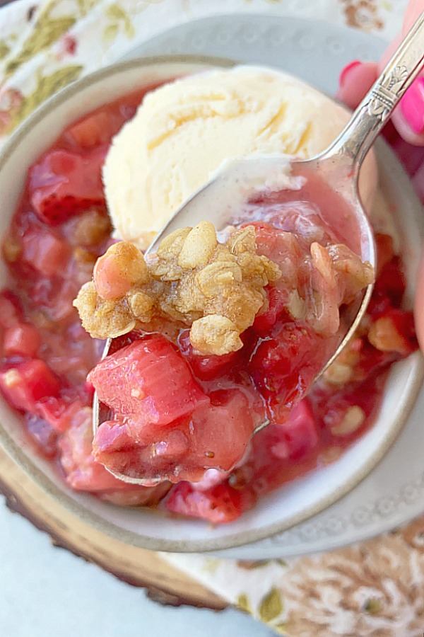 spoonful of strawberry rhubarb crisp