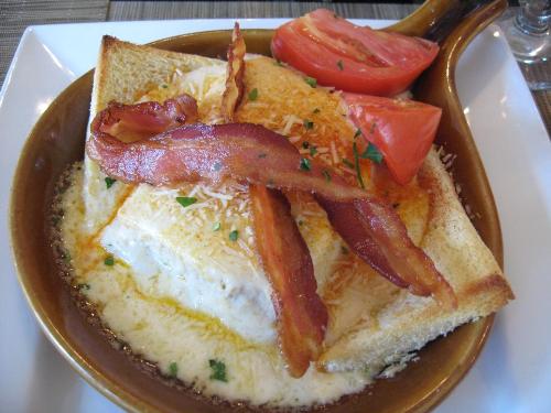 Kentucky Hot Brown courtesy of Roadfood.com