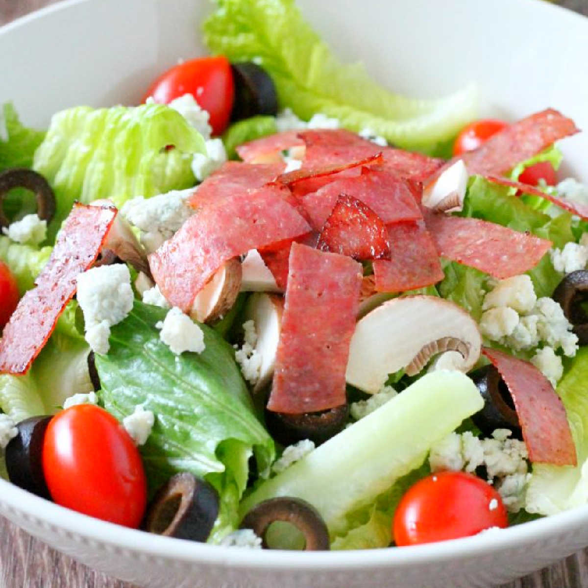 Green Salad with Red Wine Vinaigrette - The Seasoned Mom