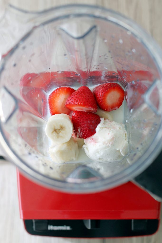 Banana Strawberry Smoothie by Foodtastic Mom