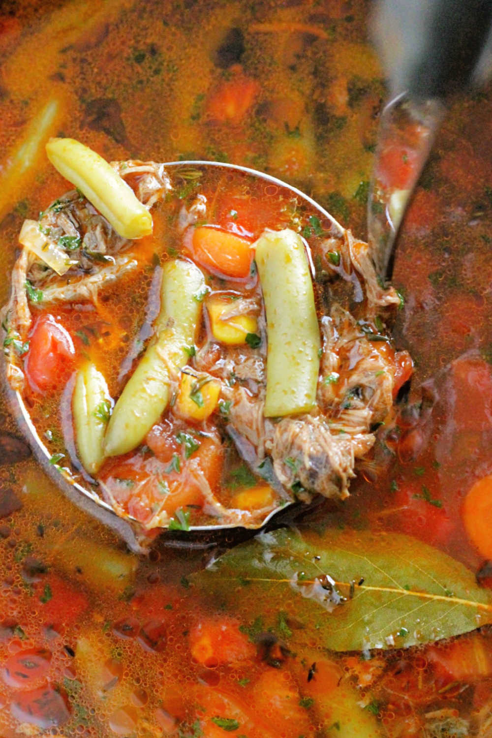 Soup does not have to be complicated to taste great. This Beef Vegetable Soup uses a lot of help from cans but still tastes homemade. via @foodtasticmom