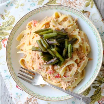 Creamy Italian Chicken and Noodles with Green Bean Croutons by Foodtastic Mom