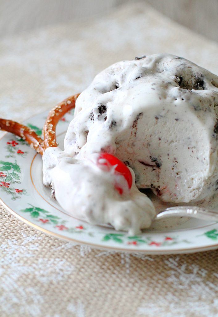 No-Churn Rudolph Tracks Ice Cream by Foodtastic Mom #SpreadOREOCheer