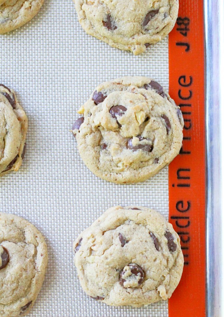 The Best Chocolate Chip Cookies by Foodtastic Mom #cookies #chocolatechipcookies