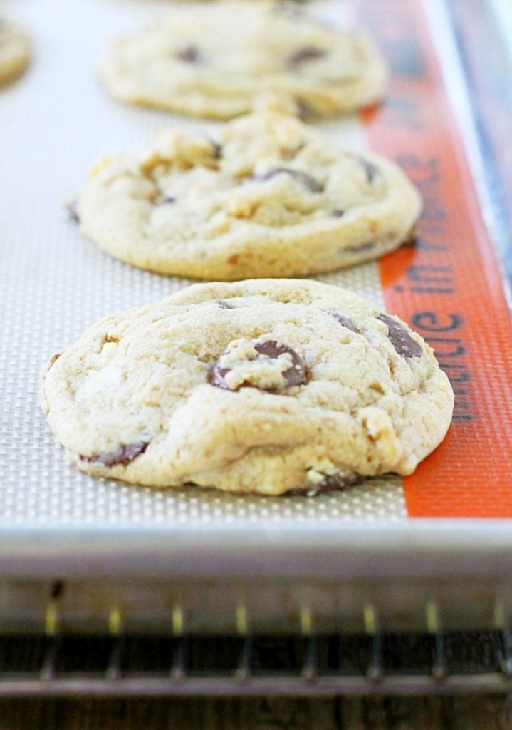 The Best Chocolate Chip Cookies by Foodtastic Mom #cookies #chocolatechipcookies