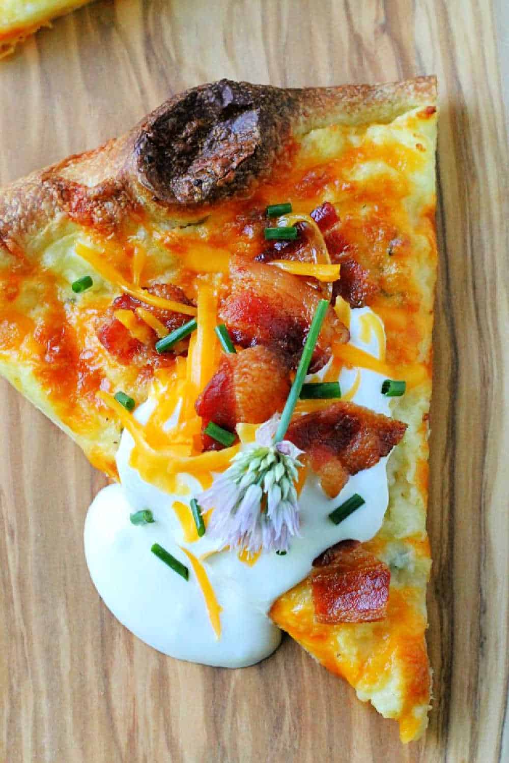 This Supreme Mashed Potato Pizza is comfort food at its finest - homemade pizza is topped with mashed potatoes, cheese, bacon, sour cream and chives. via @foodtasticmom