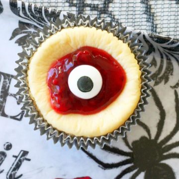 Bloody Eyeball Cheesecakes by Foodtastic Mom