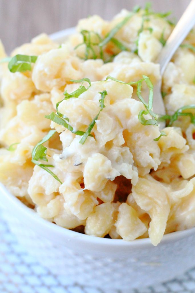 Slow Cooker Alfredo Macaroni and Cheese by Foodtastic Mom