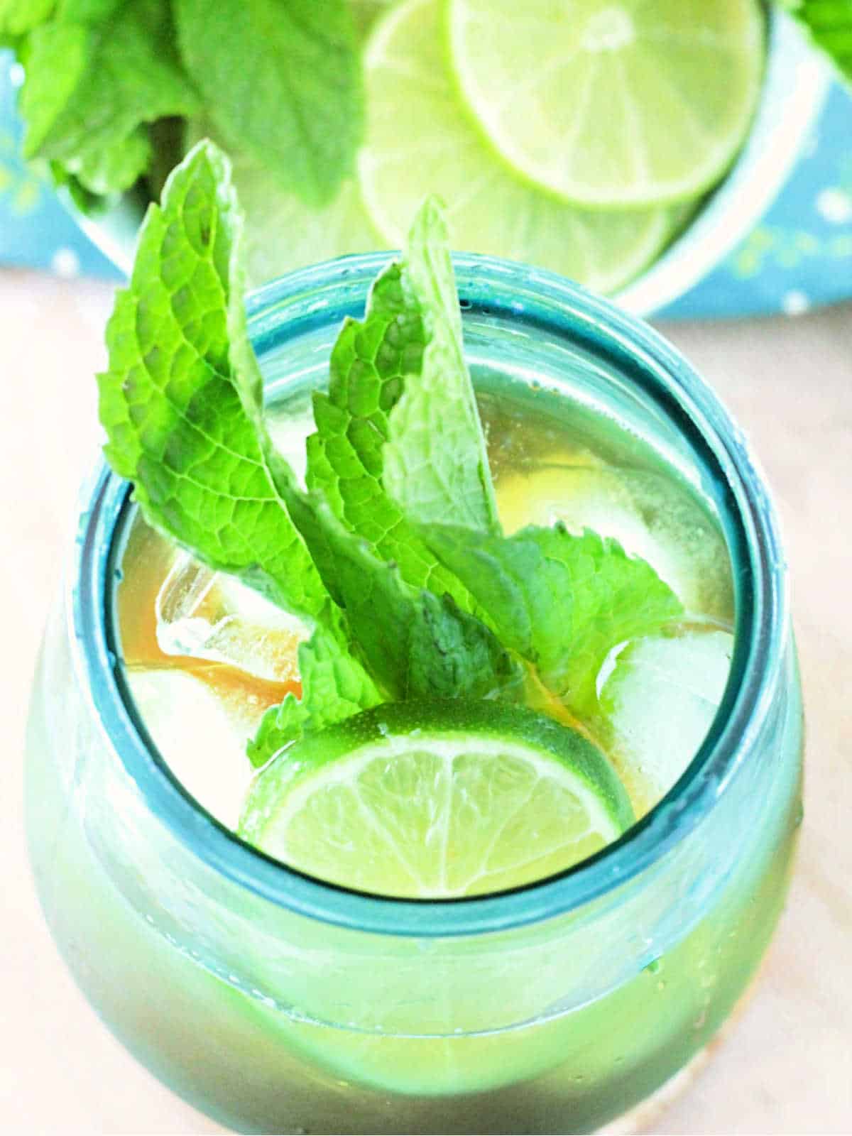 a fresh glass of mojito iced tea