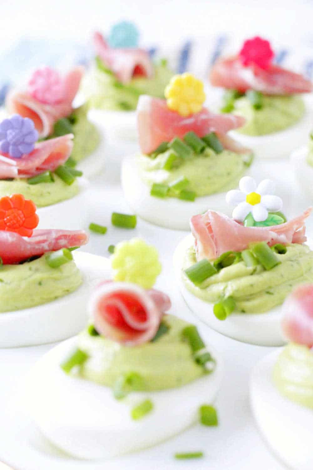 Green Eggs and Ham Deviled Eggs are a fun twist on the classic deviled egg and perfect for serving at any Springtime occasion. via @foodtasticmom