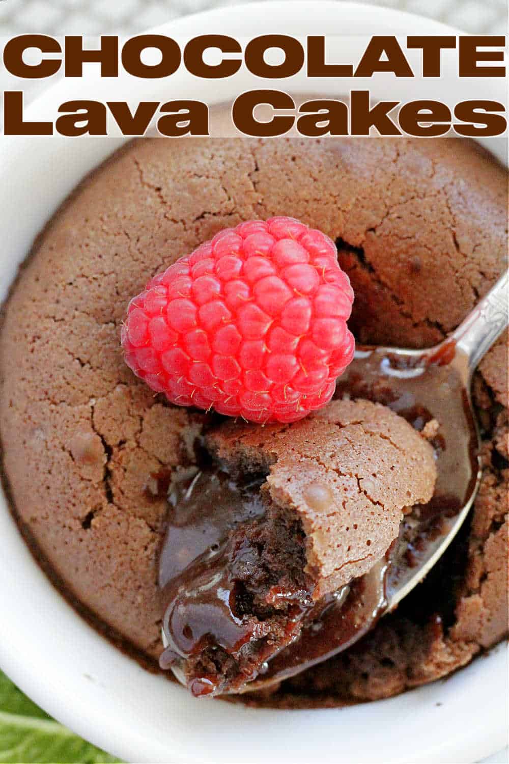 Molten Chocolate Lava Cakes | Foodtastic Mom #cakerecipes #chocolatecake #lavacakes #chocolatelavacakes via @foodtasticmom