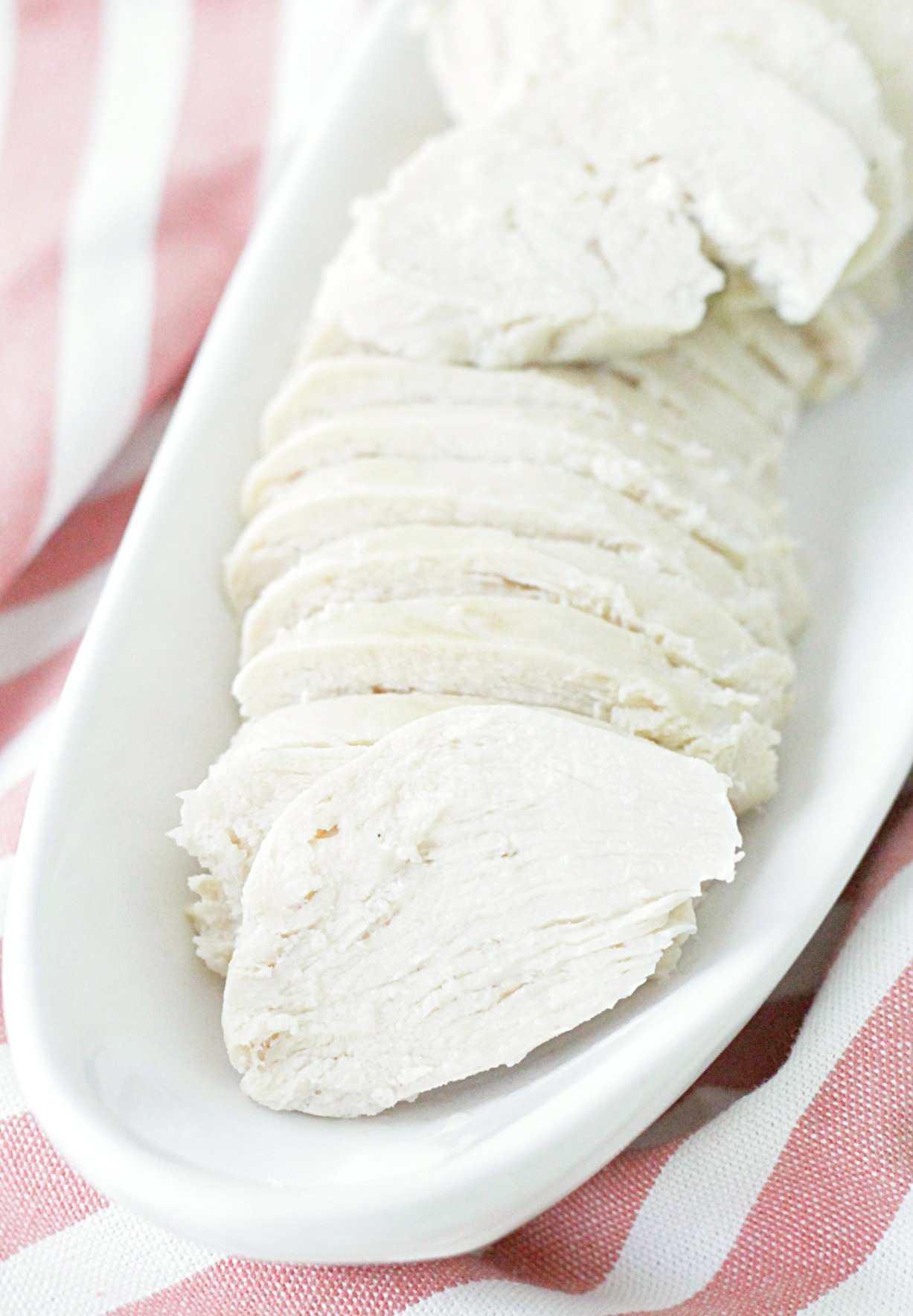 sliced poached chicken