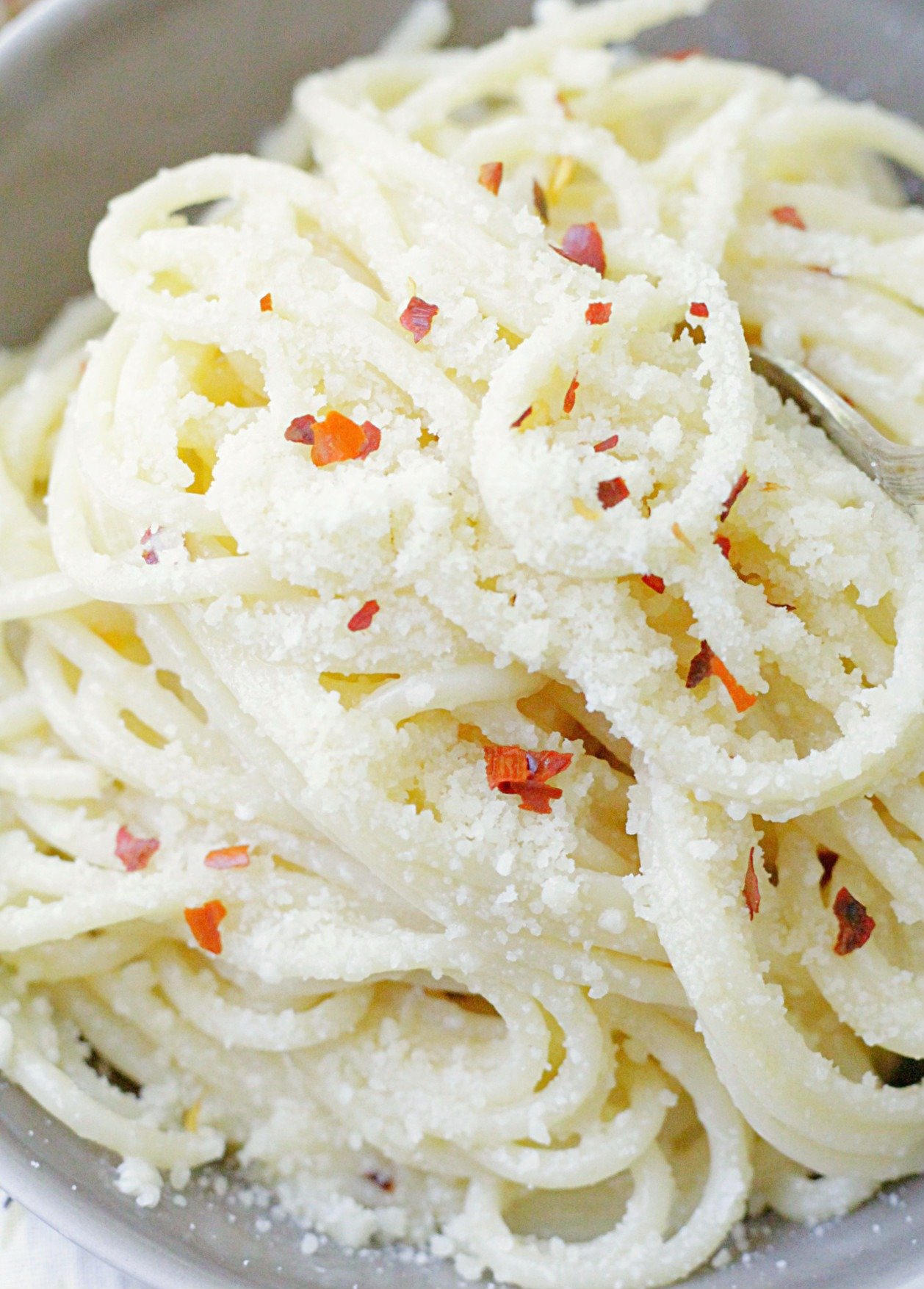 easy and perfect buttered spaghetti close up in bowl