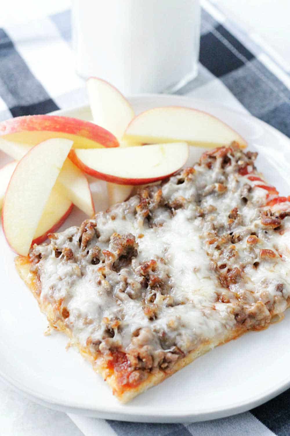 Who else has fond memories of their school cafeteria rectangular pizza slices? I do and decided to create a version at home with this recipe for Copycat Lunch Lady Pizza. via @foodtasticmom