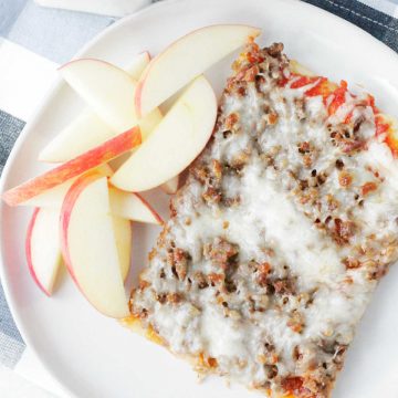 Copycat Lunch Lady Pizza | Foodtastic Mom #schoolpizza