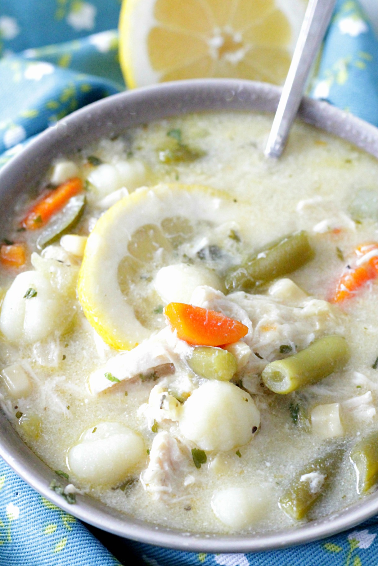 Creamy Lemon Chicken Gnocchi Soup | Foodtastic Mom #chicken #chickenrecipes #souprecipes #chickensoup #creamylemonchickengnocchisoup