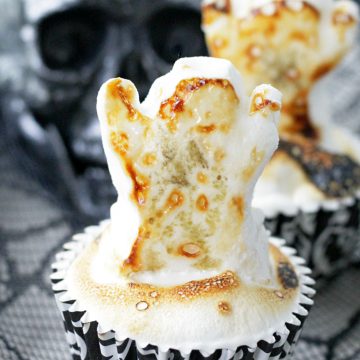 Ghostly S'Mores Cheesecakes | Foodtastic Mom