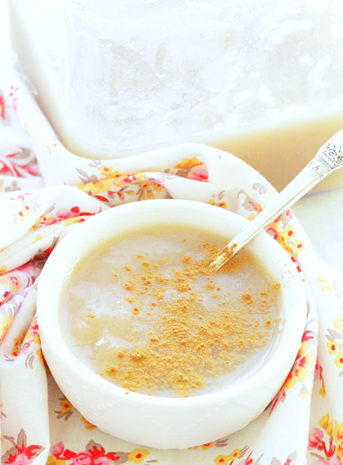 instant pot applesauce in bowl