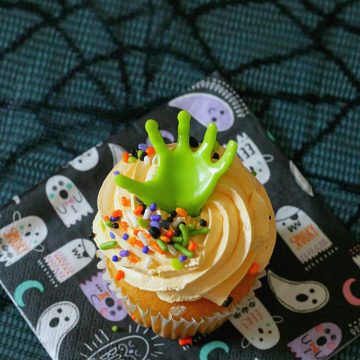 pumpkin spice whipped icing cupcakes