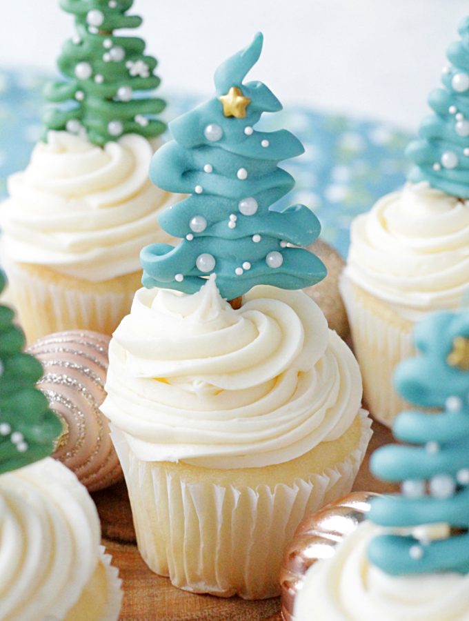 Christmas Tree Cupcake Toppers | Foodtastic Mom #ad #askforwhipped