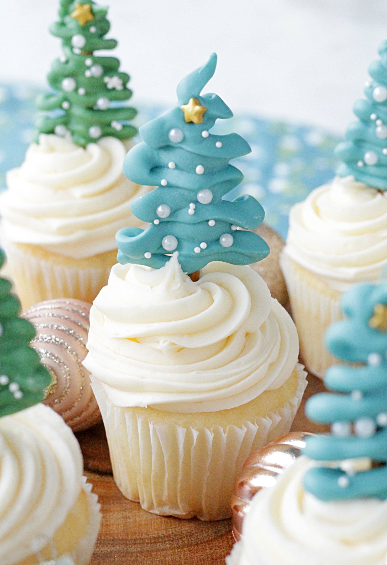 Christmas Tree Cupcake Toppers | Foodtastic Mom #ad #askforwhipped