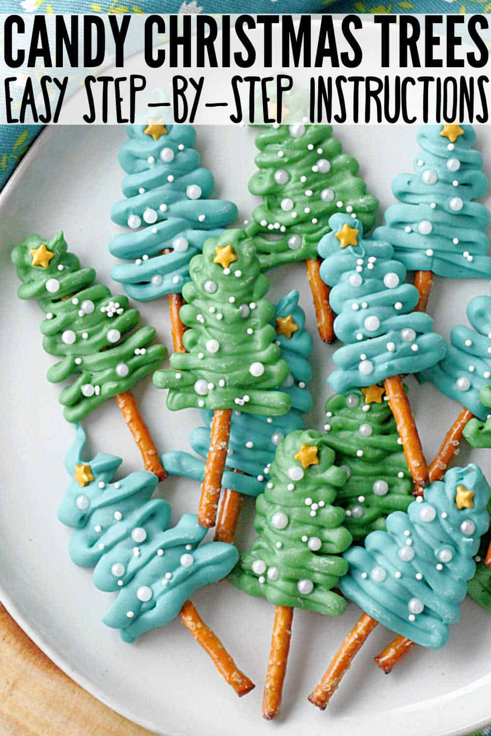These Christmas Tree Cupcake Toppers are a simple and festive way to decorate a dozen cupcakes for the holidays. Made with pretzel sticks, candy melts and sprinkles. via @foodtasticmom