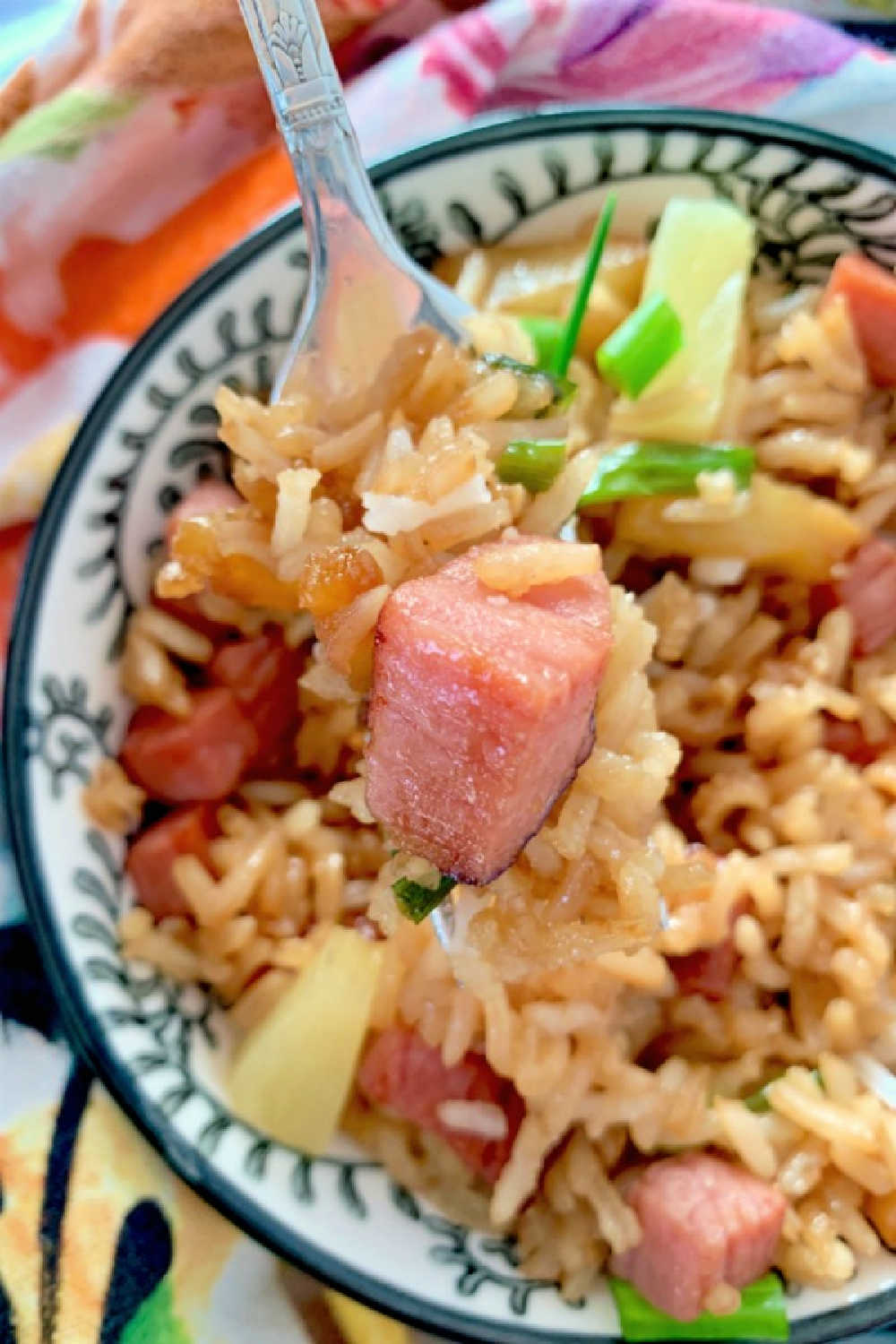Easy and delicious fried rice recipe that is perfect for leftover ham! Save this recipe for your leftover Christmas and Easter hams. via @foodtasticmom