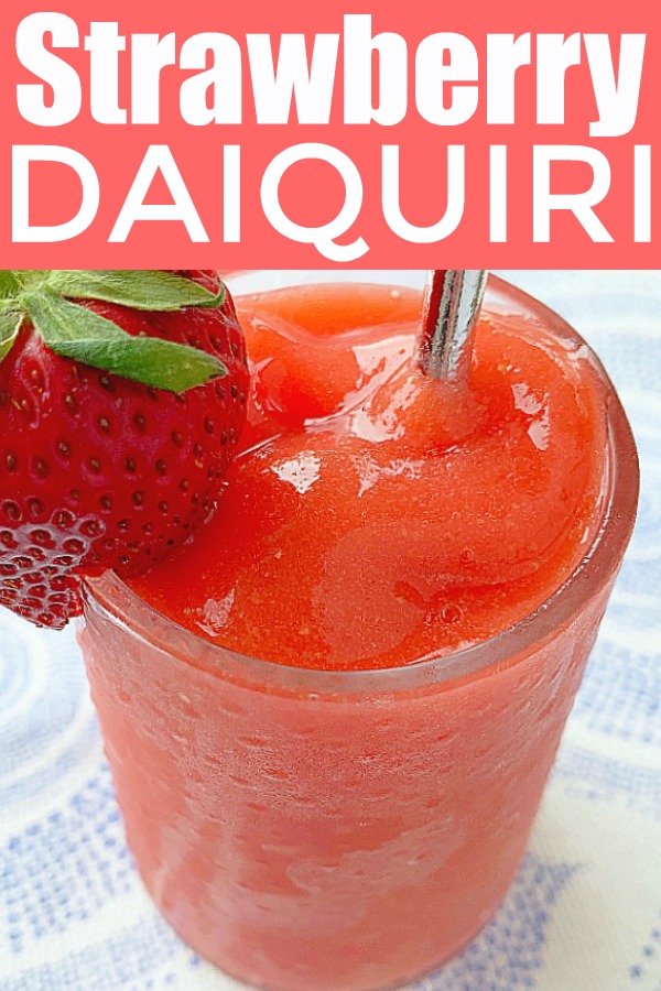 Strawberry Daiquiri | Foodtastic Mom #strawberrydaiquiri #daiquirirecipe