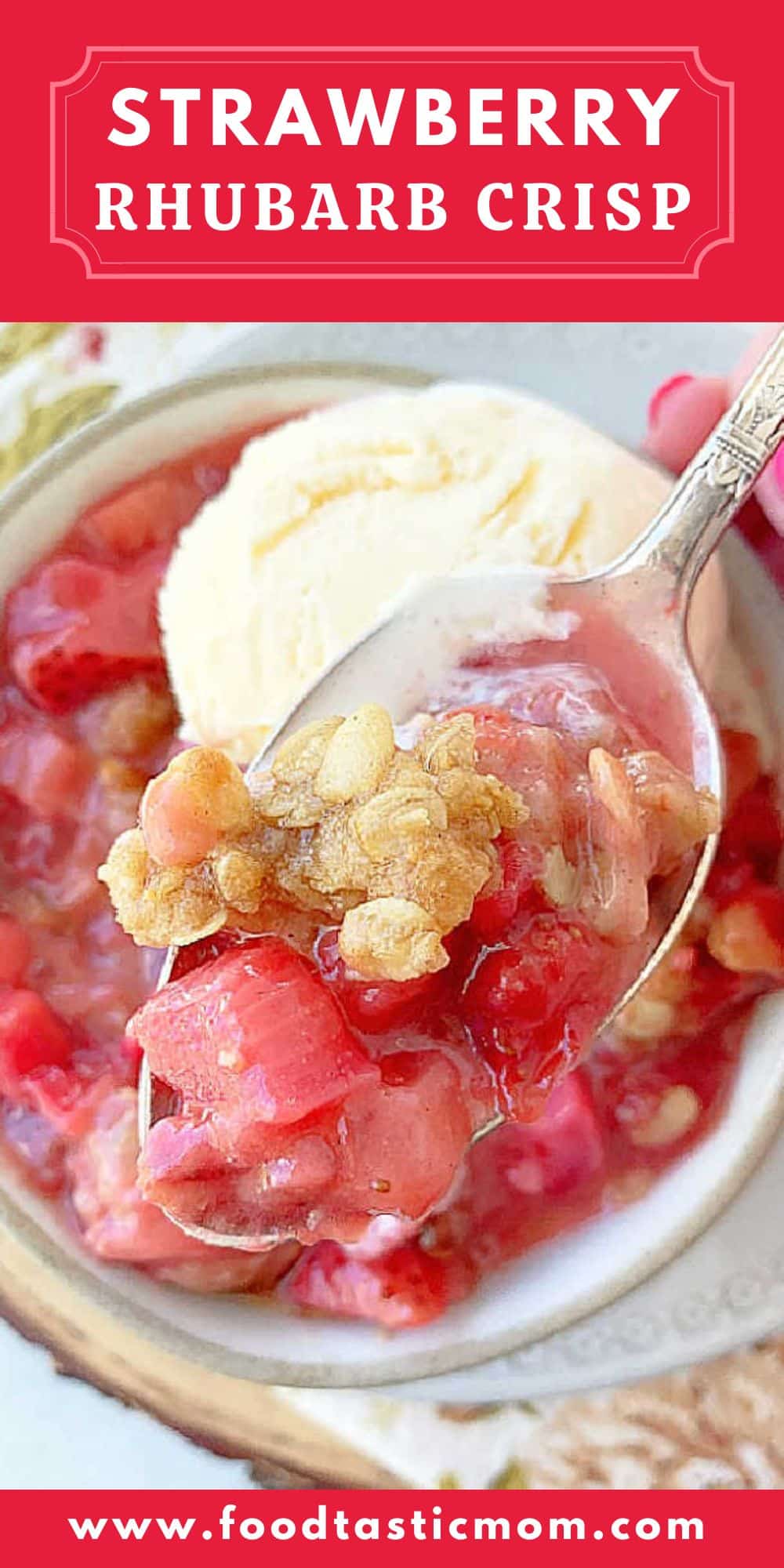 Sweet strawberries and tart rhubarb plus a buttery oat crumble topping equal this easy, old fashioned recipe for Strawberry Rhubarb Crisp. via @foodtasticmom