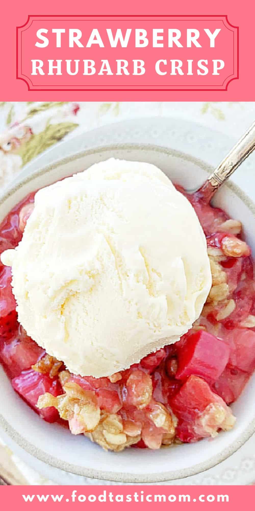 Sweet strawberries and tart rhubarb plus a buttery oat crumble topping equal this easy, old fashioned recipe for Strawberry Rhubarb Crisp. via @foodtasticmom