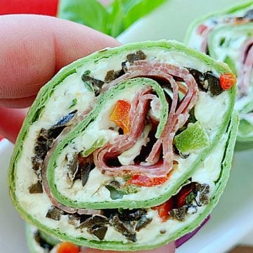 Italian Pinwheel Sandwiches | Foodtastic Mom #pinwheelappetizers #pinwheelsandwiches