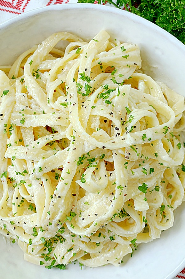 alfredo pasta in bowl