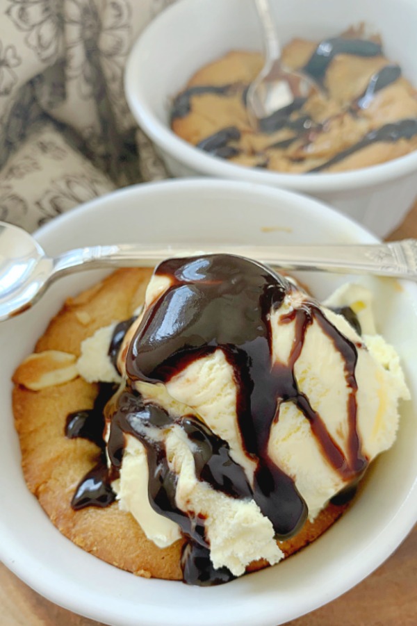 peanut butter cookie cake topped with ice cream