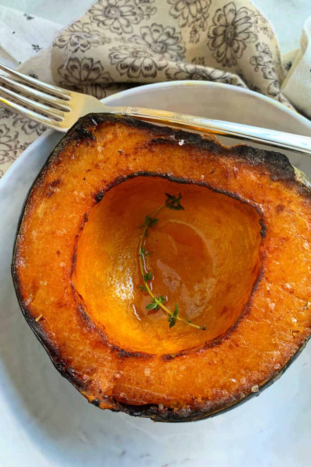 Make this Air Fryer Acorn Squash as a simple side dish or for using mashed acorn squash in another recipe. via @foodtasticmom