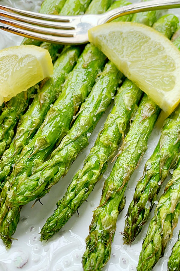 close up for air fryer asparagus