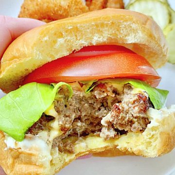 Air Fryer Burgers | Foodtastic Mom #airfryerrecipes #airfryerburgers #airfryerhamburgers #hamburgerrecipes #cheeseburger