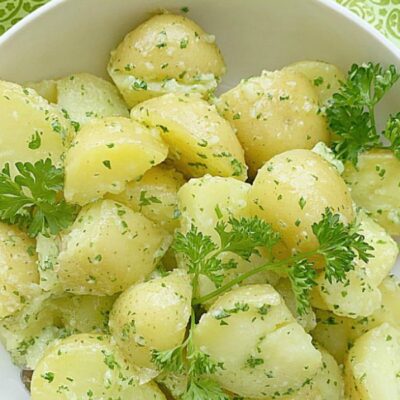 Parsley Potatoes | Foodtastic Mom #potatorecipes #parsleypotatoes