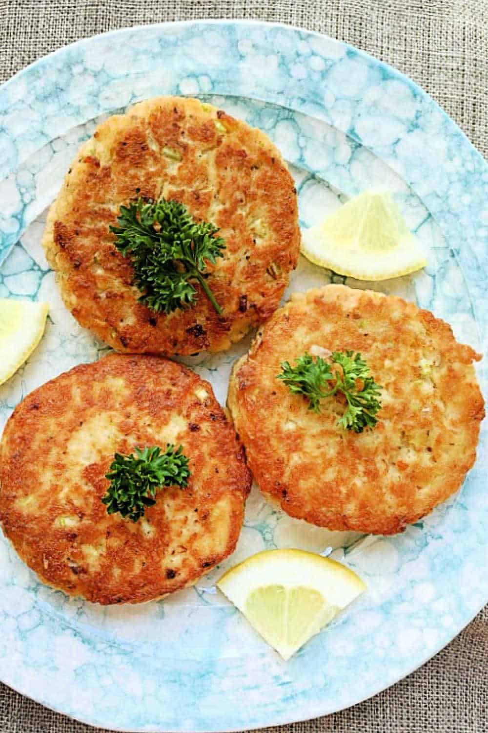 This easy recipe for salmon patties comes from my Mom's handwritten recipe card and is great for busy weeknights. via @foodtasticmom