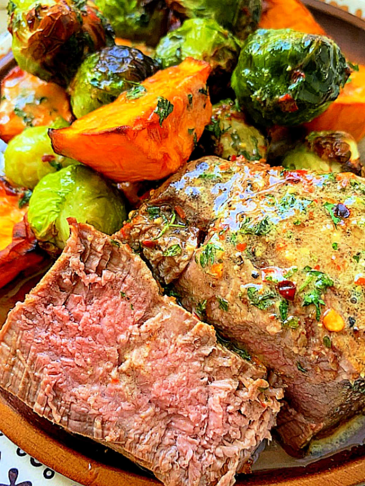 sliced and plated air fryer filet mignon steak