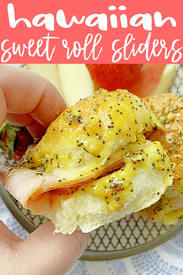 Hawaiian Sweet Roll Sliders | Foodtastic Mom #hawaiianrollsliders #hamandcheesesliders