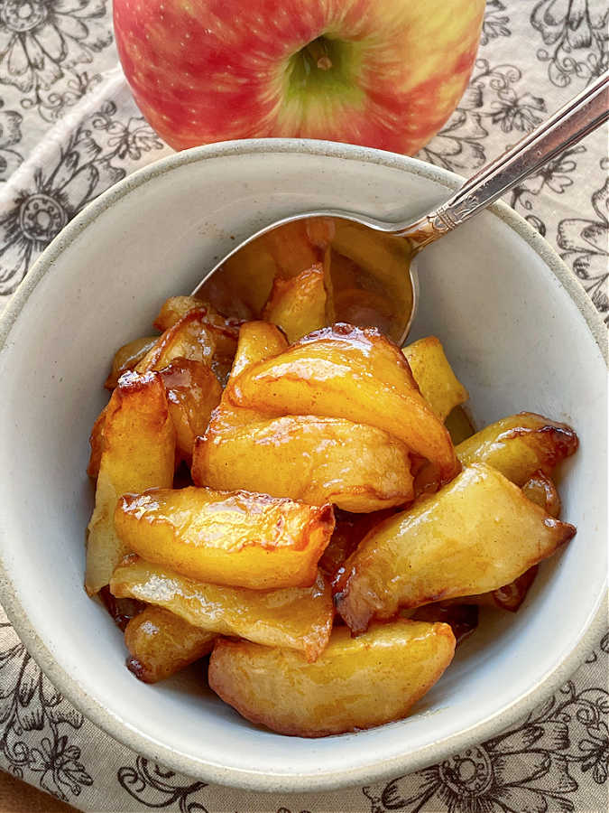 air fryer apples in a bowl