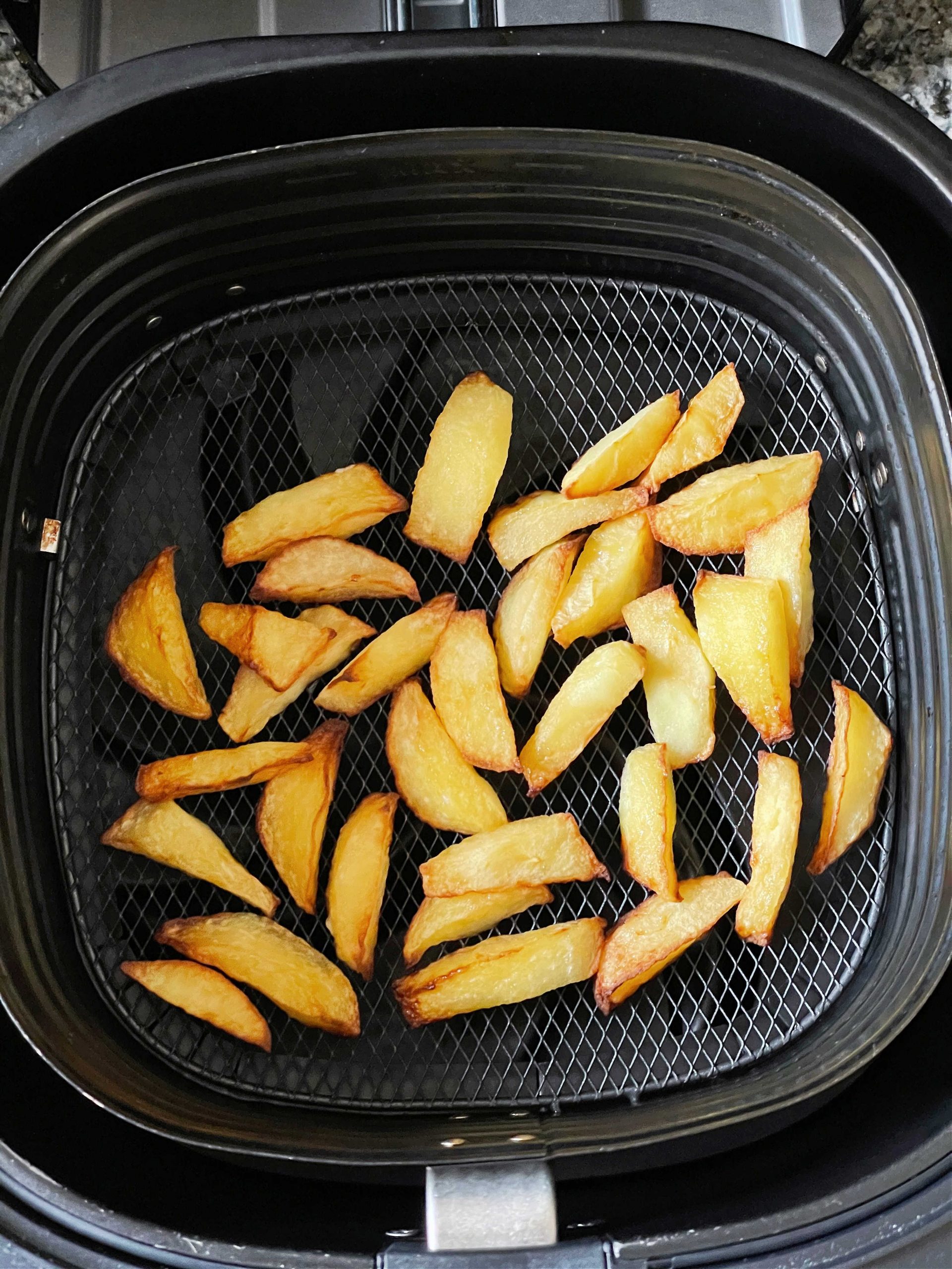 apple slices in the air fryer basket