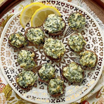 Air Fryer Stuffed Mushrooms | Foodtastic Mom #airfryerrecipes #mushroomrecipes #airfryerstuffedmushrooms #stuffedmushroomseasy