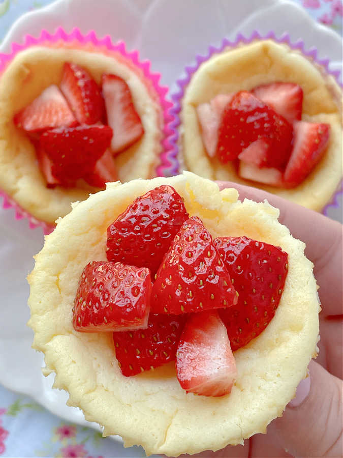 air fryer cheesecake topped with chopped strawberries