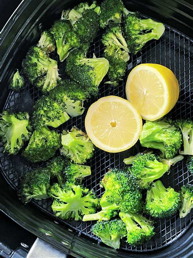 Air Fryer Broccoli | Foodtastic Mom #airfryerbroccoli #airfryerrecipes #broccolirecipes