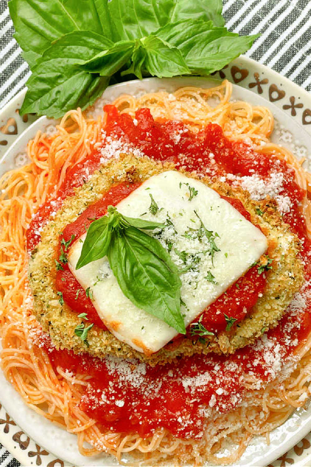 Make Chicken Parm better than a restaurant thanks to this recipe for Air Fryer Chicken Parmesan. So delish, healthy and ready in a flash! via @foodtasticmom