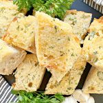 Air Fryer Garlic Bread | Foodtastic Mom #airfryerrecipes #garlicbread #airfryergarlicbread #italianrecipes