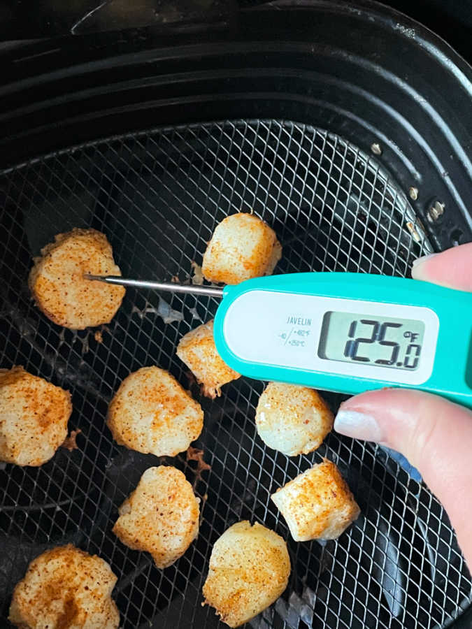 taking the temperature of air fryer scallops