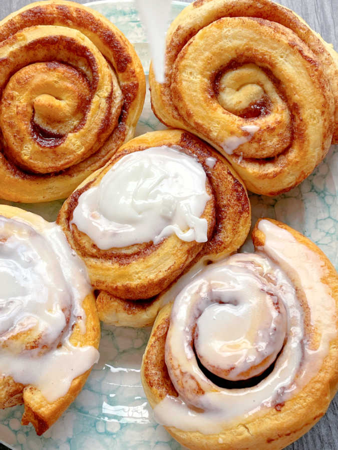 air fryer cinnamon rolls on a plate